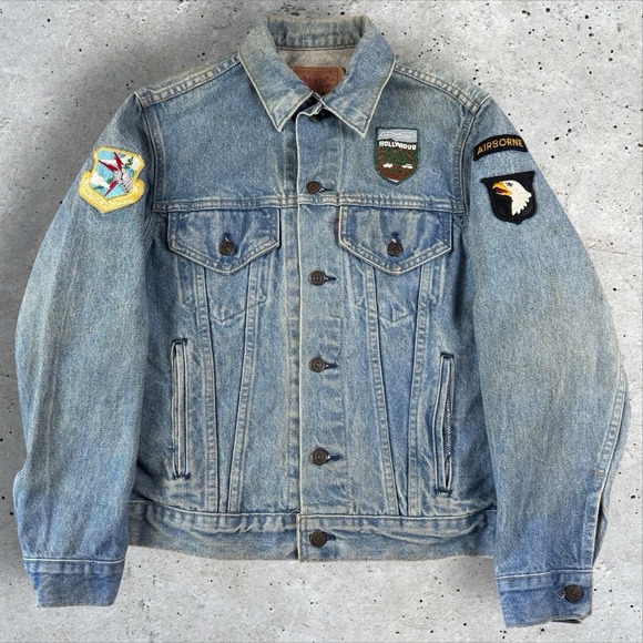 Vintage 80s Levi's Type III 70506-0214 Denim Trucker Jacket 36R Patches Military
